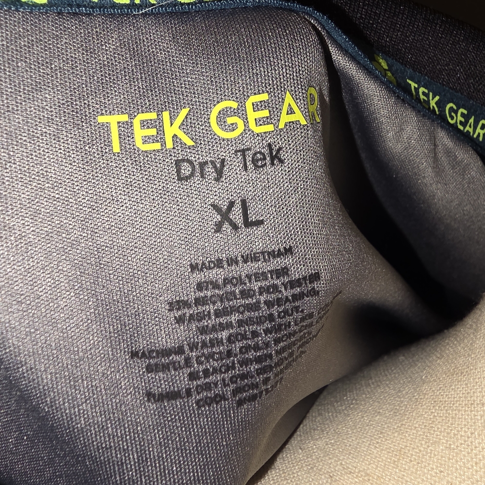 Tek Gear Black Geometric Men's Tee - Picture 2 of 4